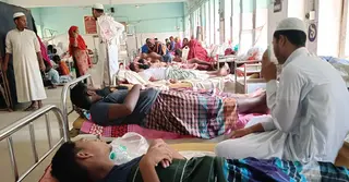 নওগাঁয় খাবার খেয়ে মাদ্রাসার অর্ধশতাধিক শিক্ষার্থী হাসপাতালে